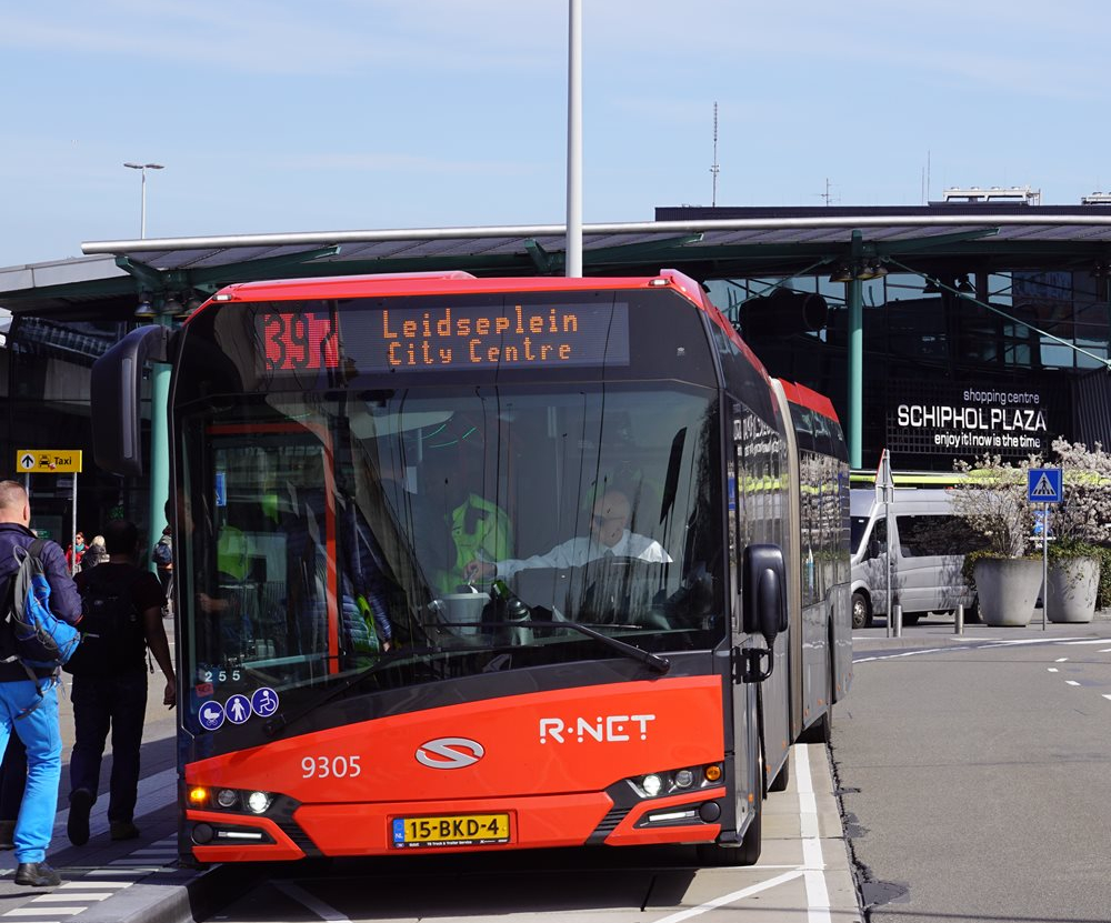 阿姆斯特丹機場巴士 397或N97 搭車位置在B17站牌